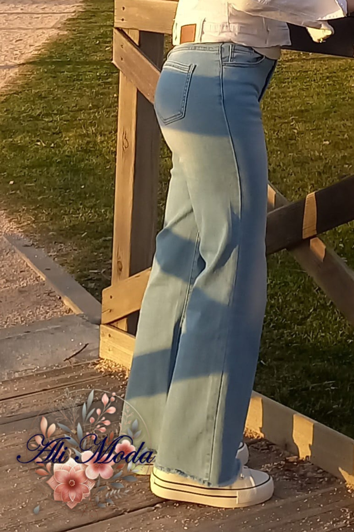 Jeans vaquero clarito de pierna ancha